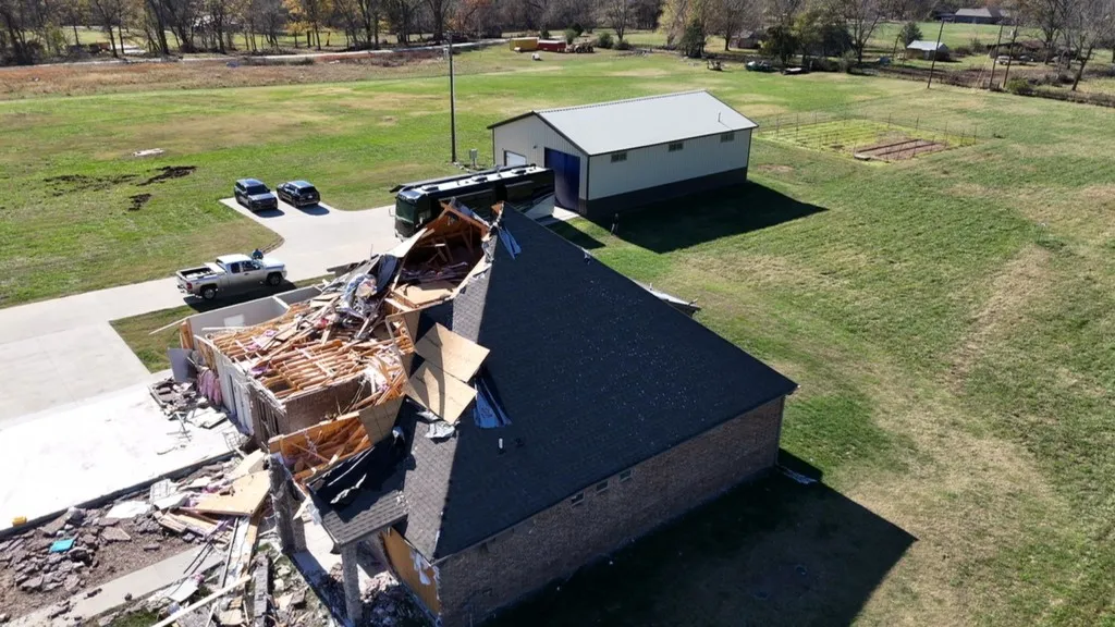 Motorized retractable screen survive Little Flock tornado